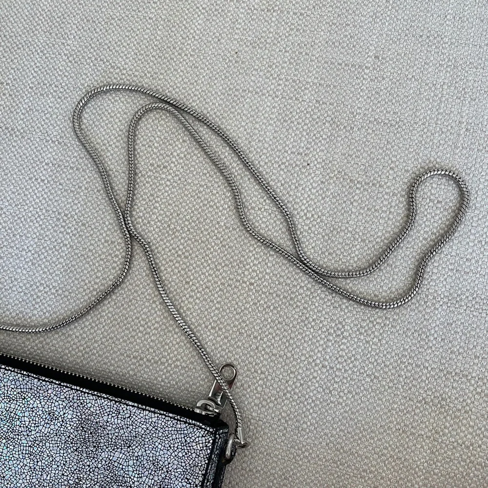 Milly Delano Metallic Crossbody Purse Silver - Picture 6 of 7